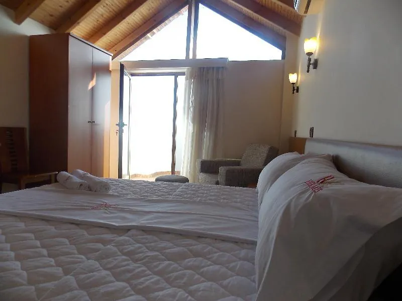 Paradise Lukova Hotel