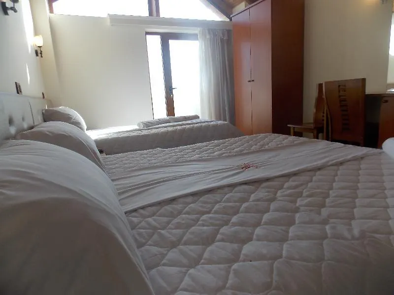 Paradise Lukova Hotel