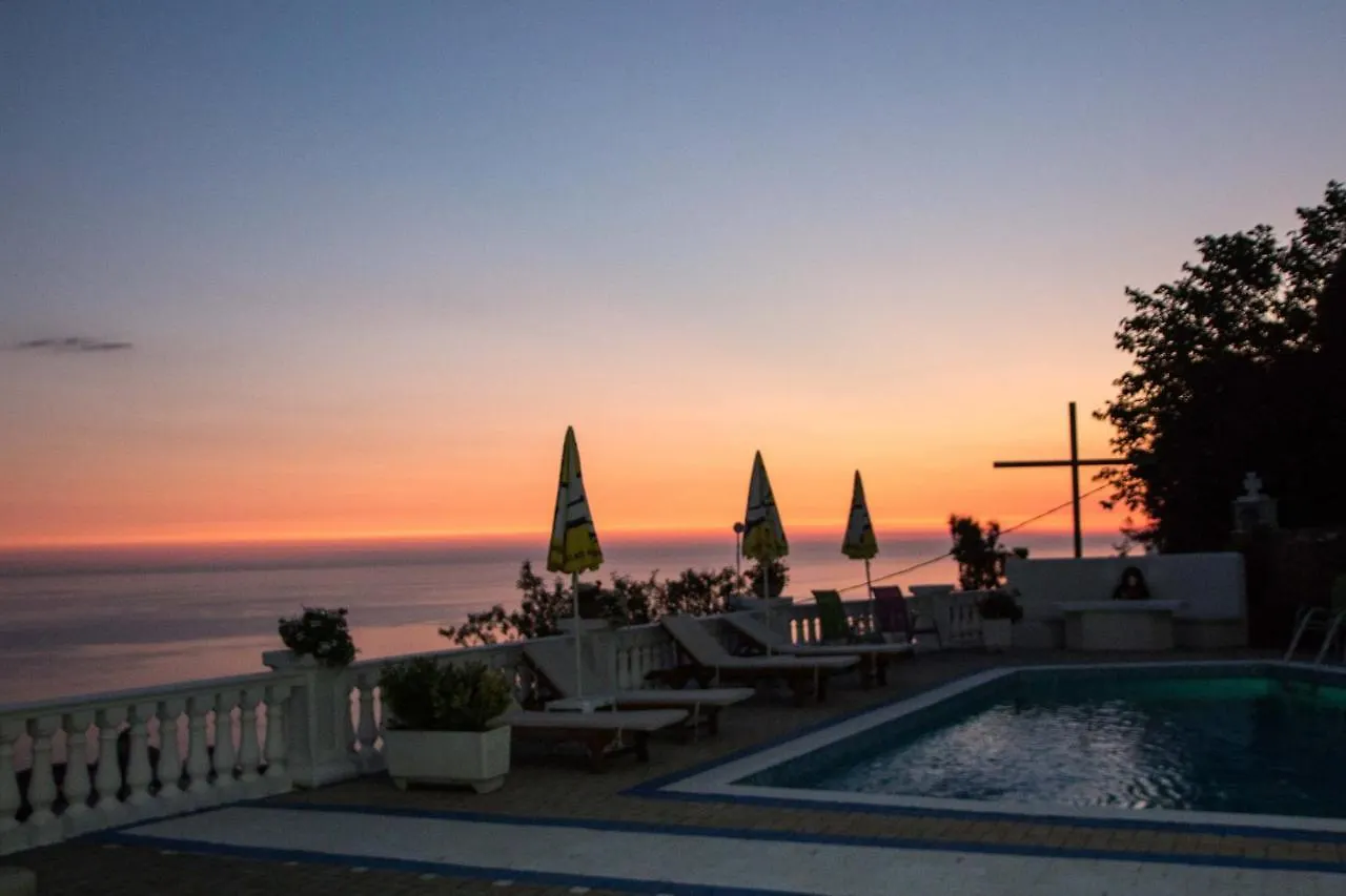 Paradise Lukova Hotel