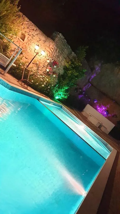 Paradise Lukova Hotel
